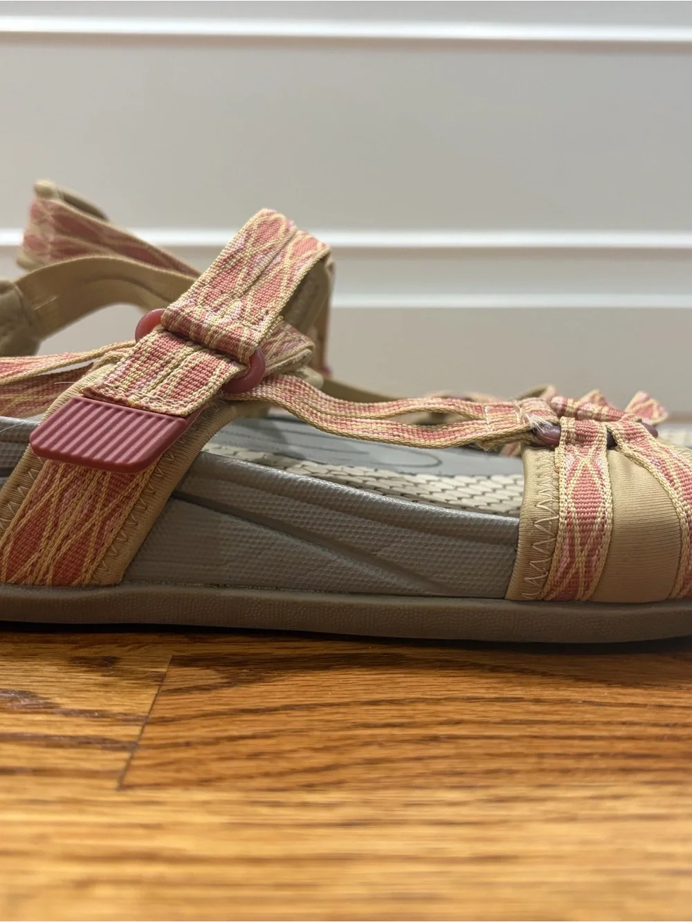 Baretraps Dandy Pink/Tan Adjustable Sandals (8)
